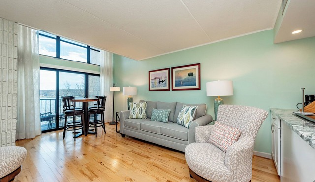 Will O' The Wisp: 501F Three Bedroom/Two Bath in Oakland