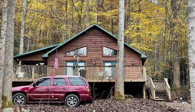 WOODEN DREAM- Intimate Cabin near Smoky Mountains