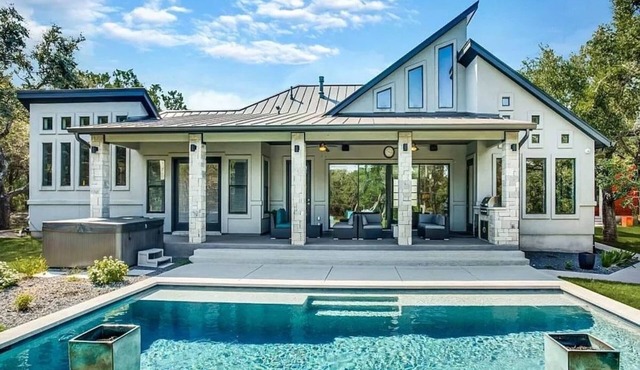 Wow Factor Villa with Pool, Arcades, and More