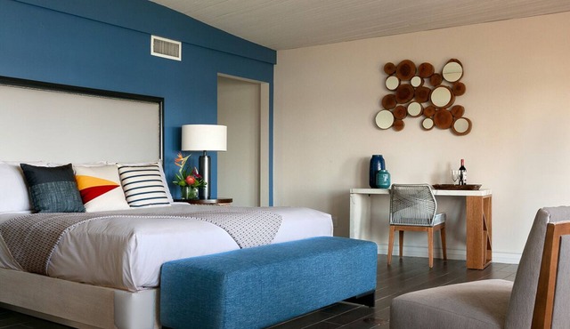 Your Gateway to San Diego's Delights! Unit w/Kitchen, Pool, Tennis Court!