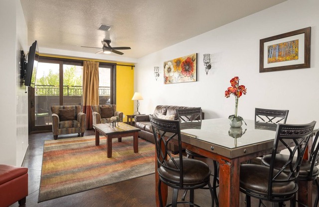 Downtown Moab | Private Hot Tub | Bike Storage | Pet Friendly | Easy Parking
