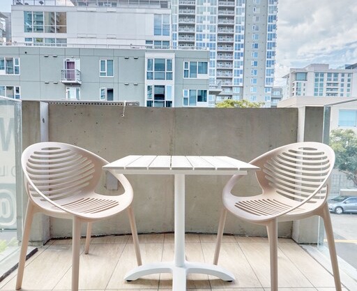 Sonder | The Continental | Bright Studio + Balcony