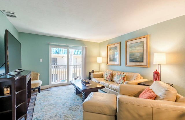 This third floor 2 bedroom 2 bathroom condominium is located on the Bayside in Sarasota