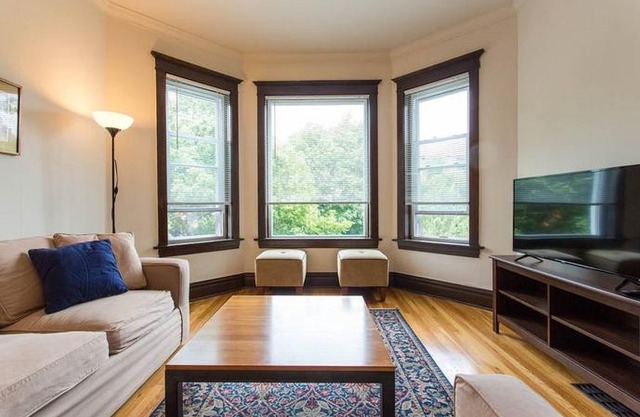 Wrigley Oasis! Steps from the Field! - 3BD 1BA