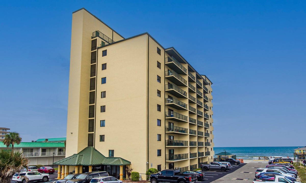 Daytona Beach Shores Apartment | Oceanfront Penthouse Pool Hot Tub Beach Access