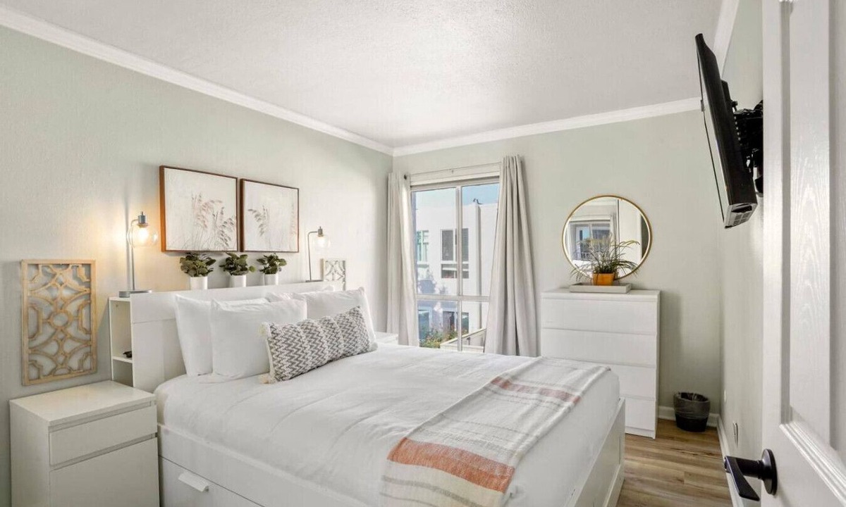 Serra Mesa Condo | Relaxing Homey-Bright & Spacious