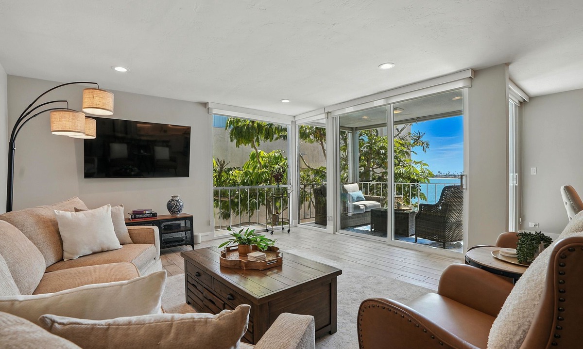 Crown Point Condo | Bay-view 2BR condo in Crown Point with pool, patio, and beach access.