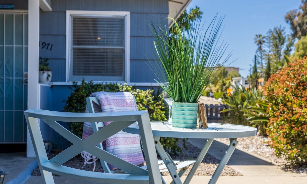Pacific Beach Apartment | Pacific Beach Studio #1973 Close to beach, bay and more!