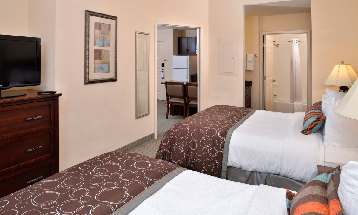 Concordville Condo | Free Breakfast. Seasonal Outdoor Pool. Gym. Relaxing Retreat!