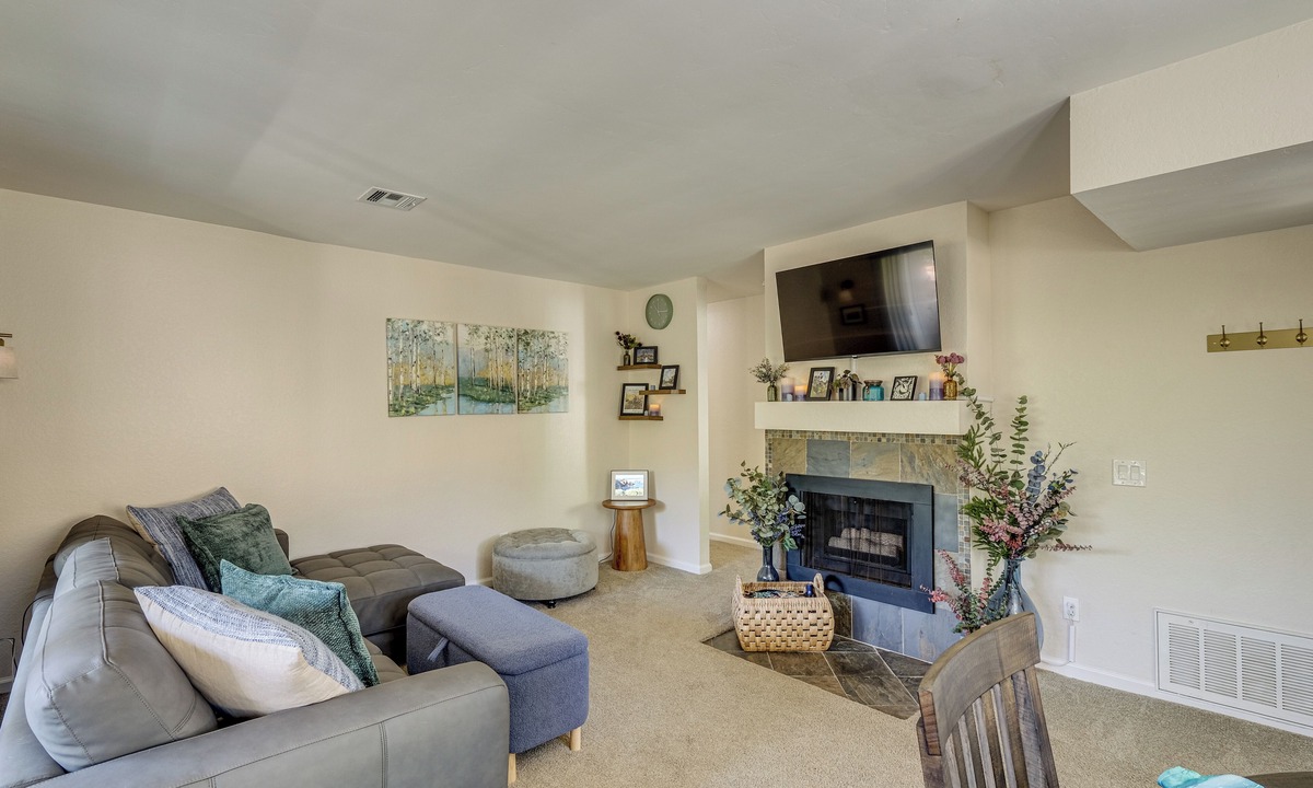Mira Mesa Condo | Pool Access + Balcony: Updated Condo Near UCSD!
