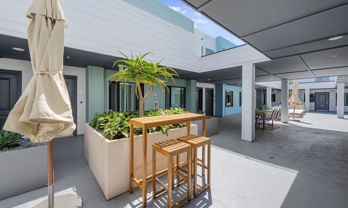 Crown Point Apartment | PB Penthouse, King Bed, 2 Blocks to Beach, Parking