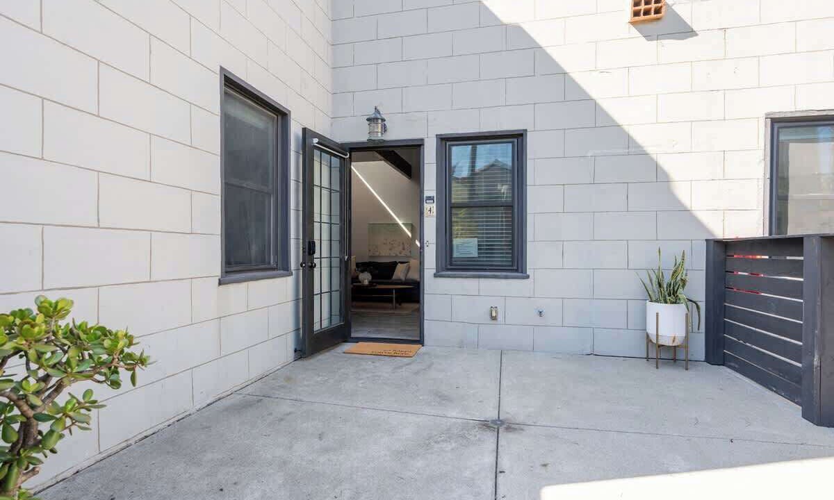 Mission Hills Apartment | Fresh & Modern Living | Central Location w/Patio