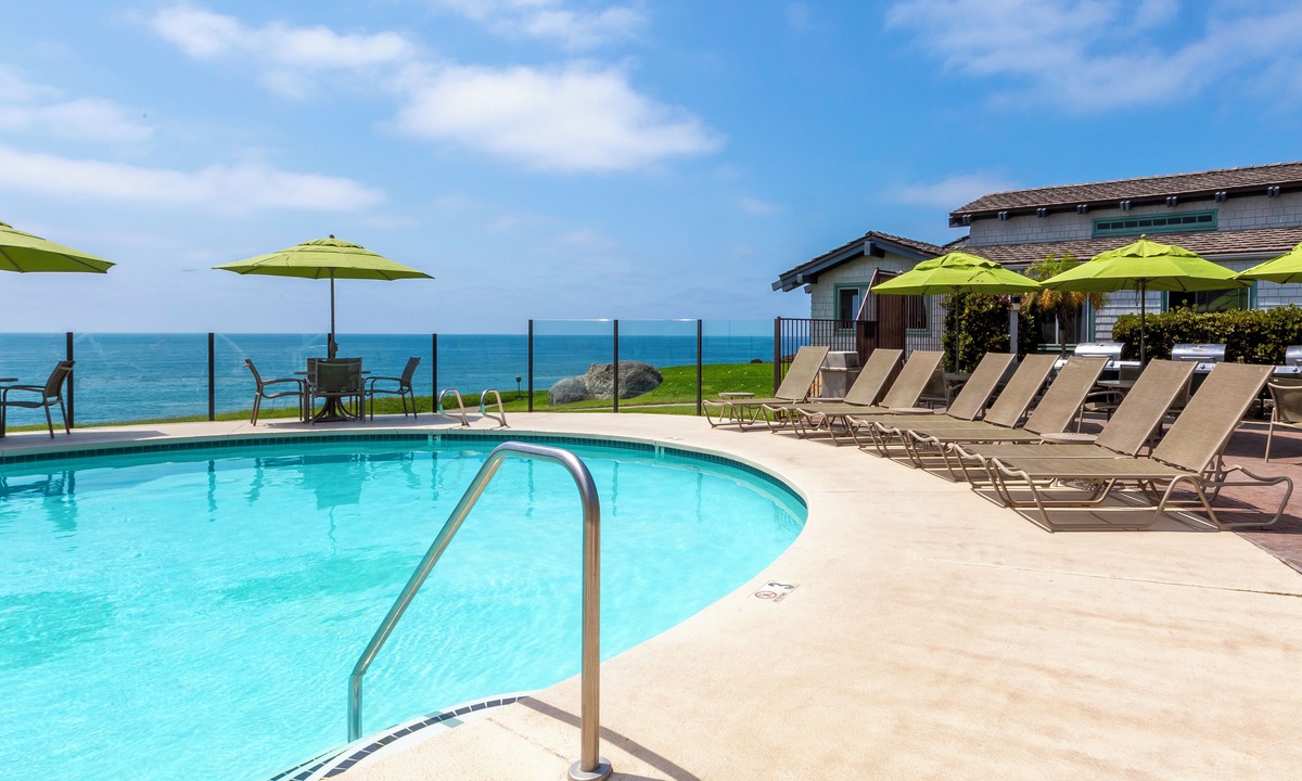 Del Mar Apartment | Studio w/Kitchen | Pool | Free Parking | Del Mar Beach Access