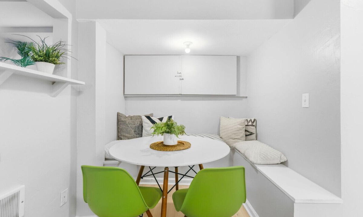 North Park Apartment | Urban Oasis near the Zoo: A Central Studio for 2