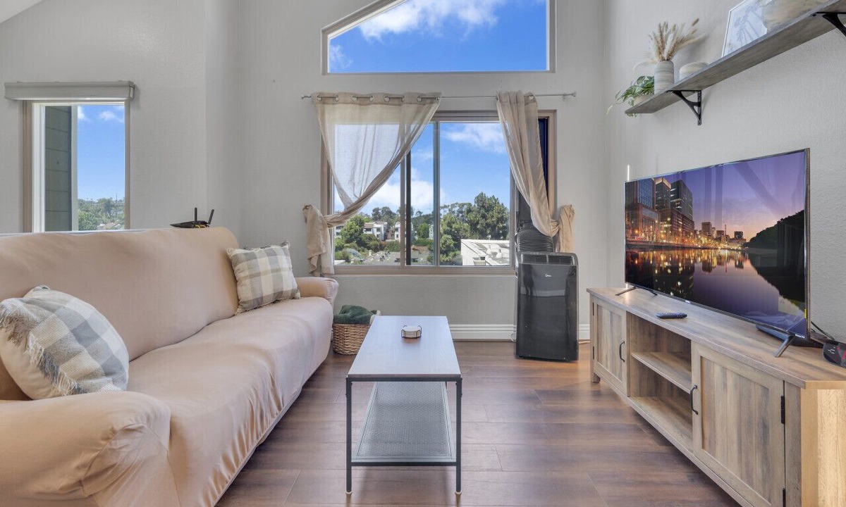 Point Loma Heights Condo | Point Loma 2BR Townhome w/Parking, Prime Location