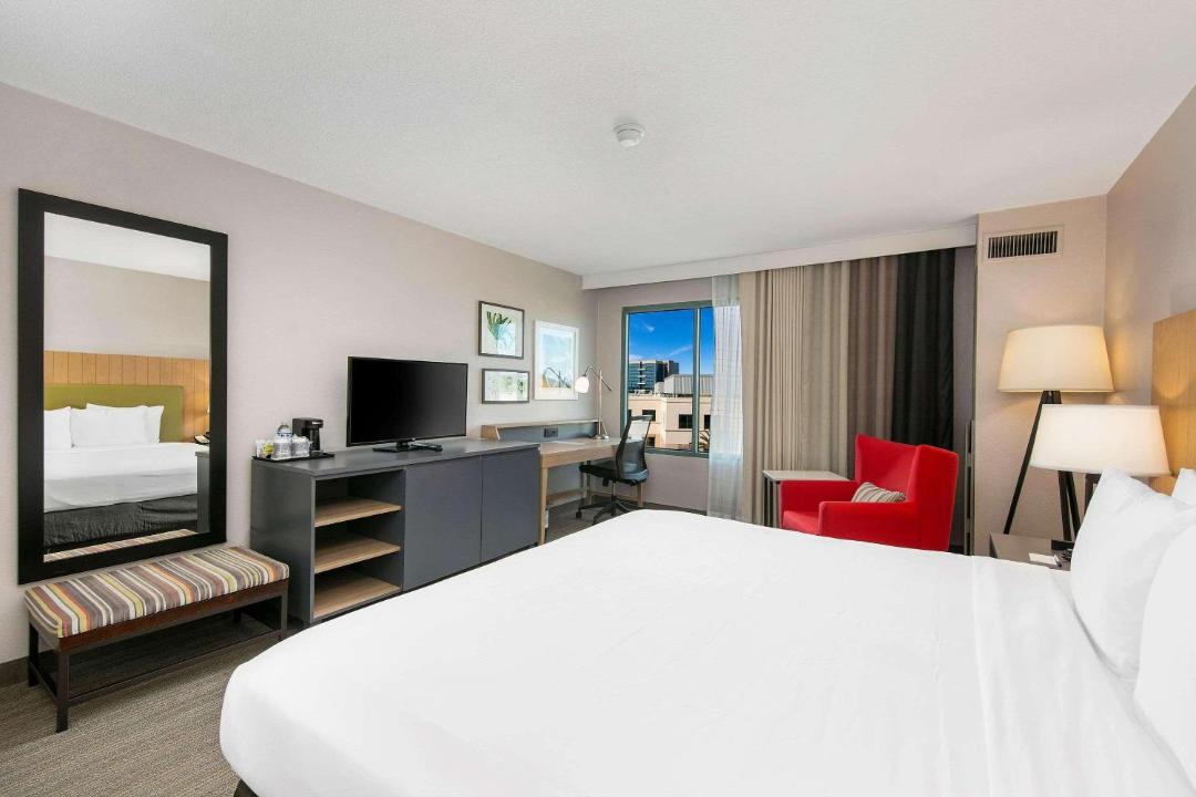 Sorrento Valley Hotel | Country Inn & Suites by Radisson, San Diego North, CA