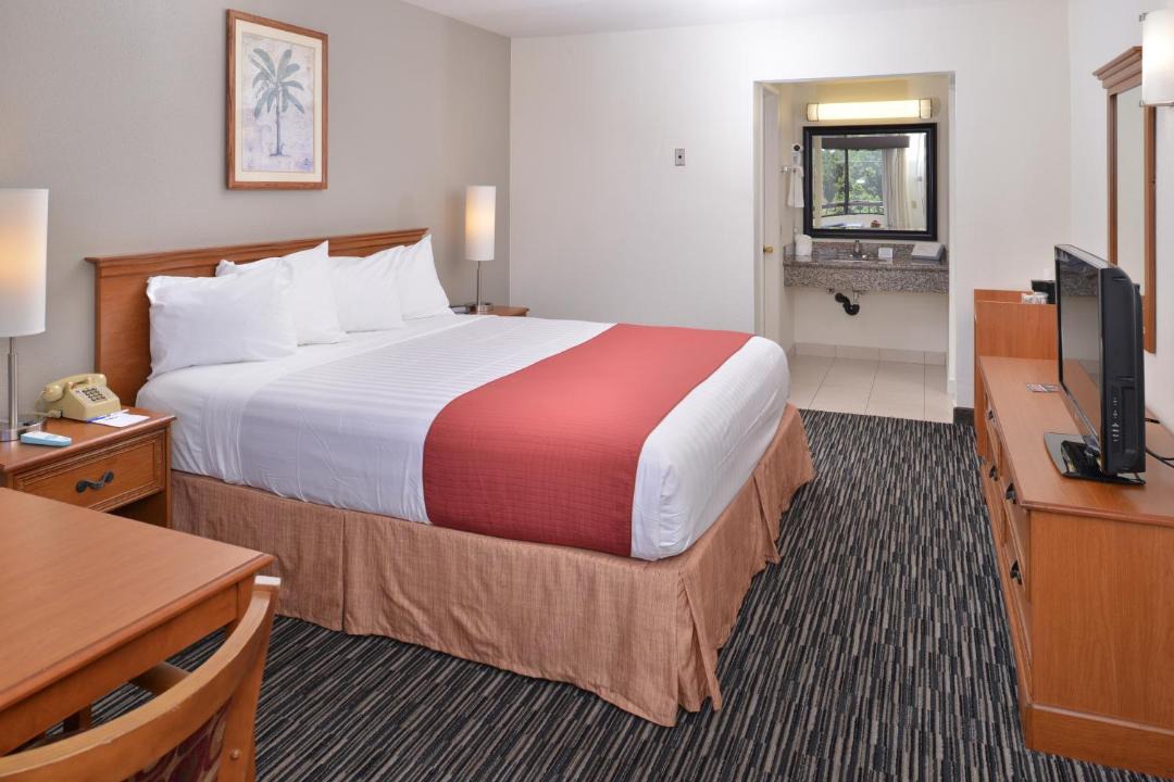 Clairemont Hotel | Pleasant Inn