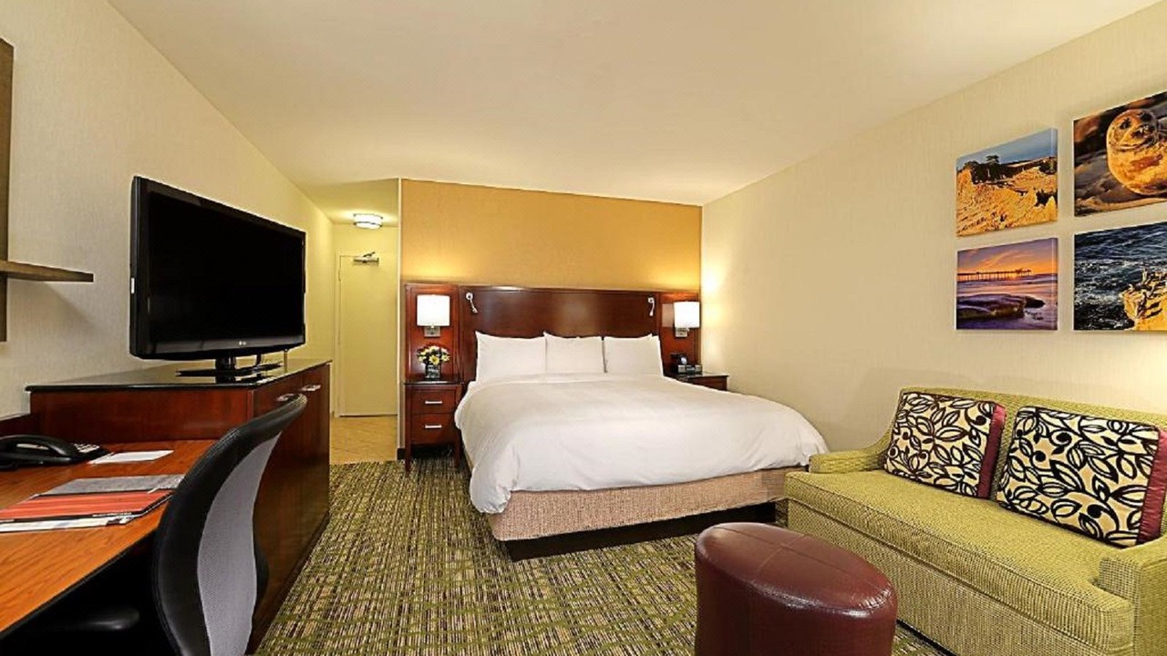 Photo of Livingroom in University City