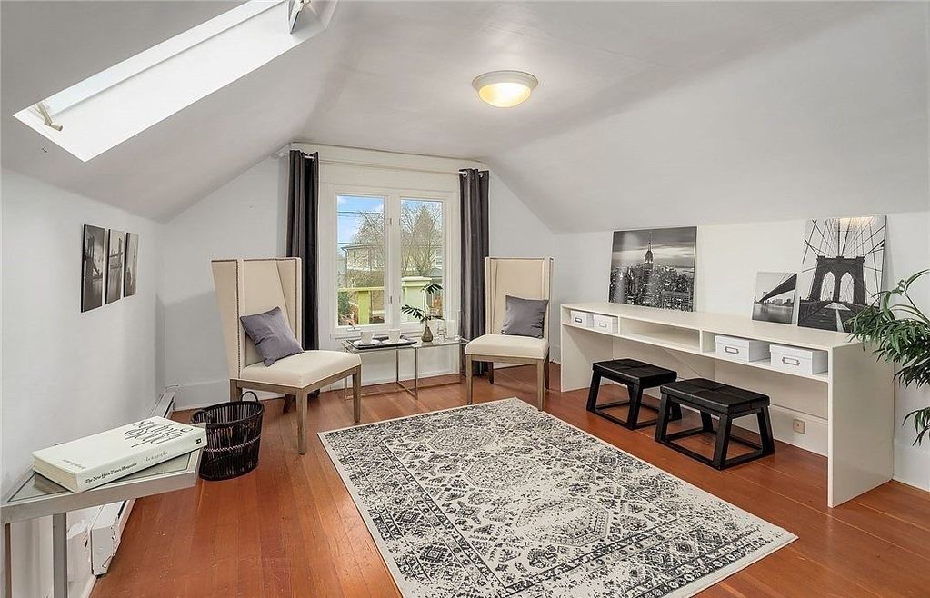 Photo of Livingroom in University City