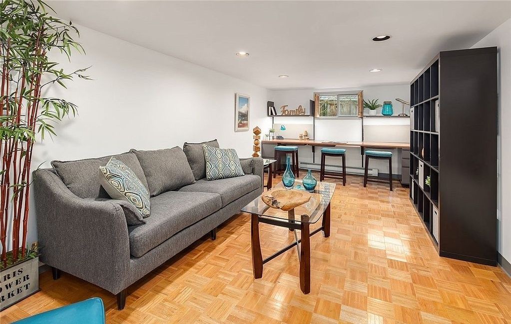 Photo of Livingroom in University City