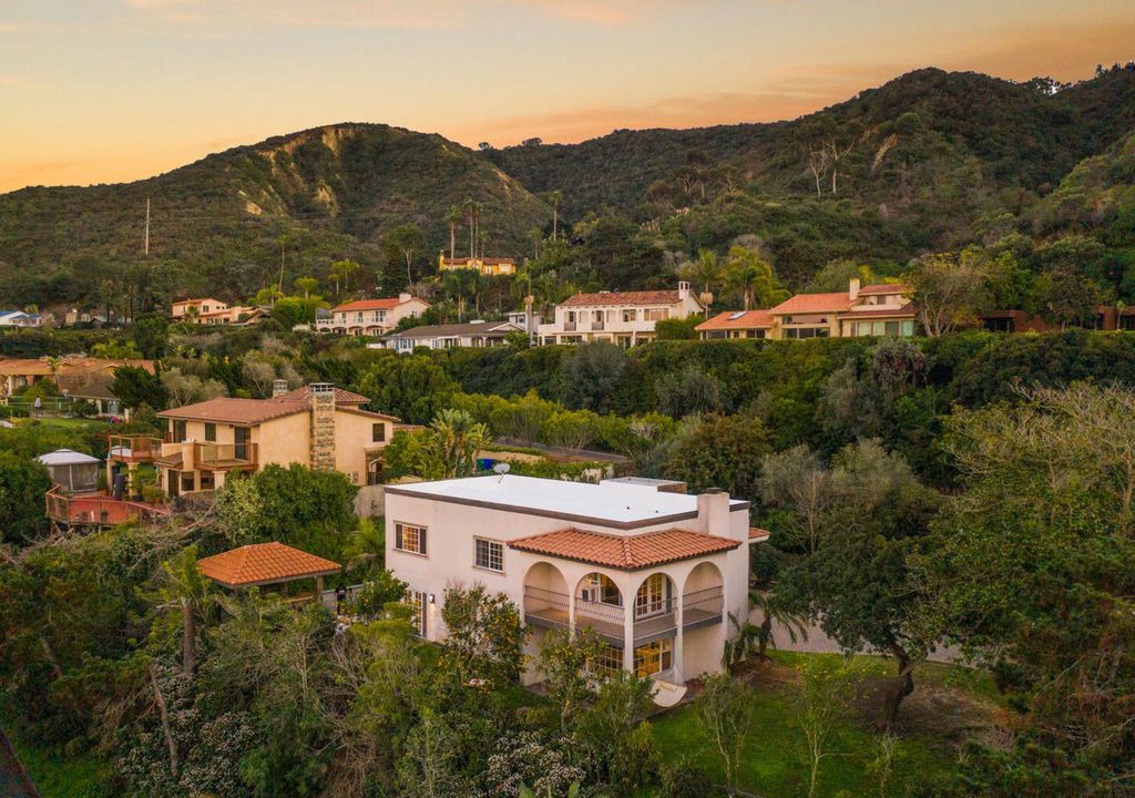 Photo of Buildings in Hidden Valley