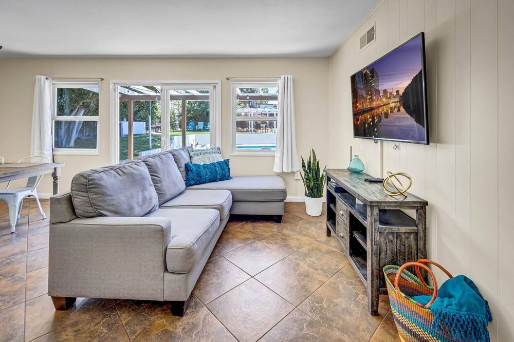 Photo of Bedroom in Clairemont