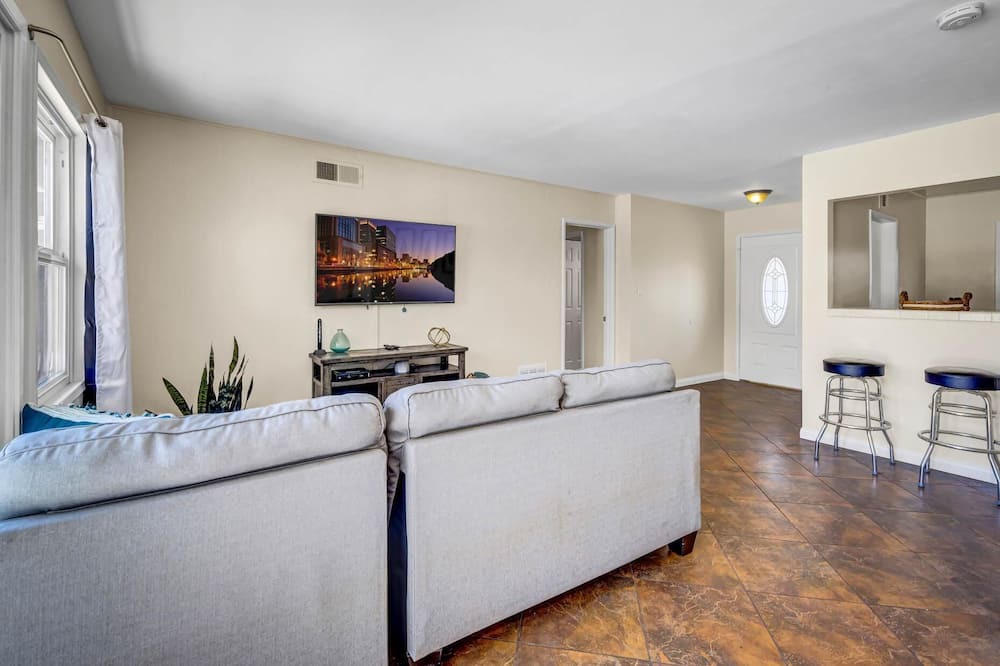 Photo of Bedroom in Clairemont