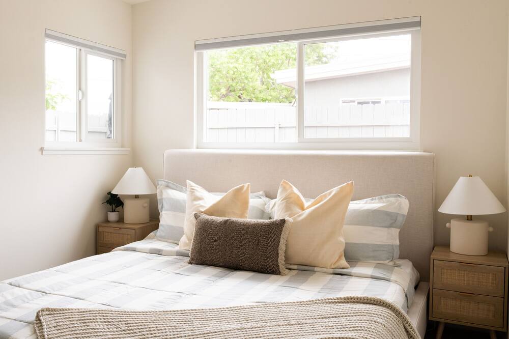 Photo of Bedroom in North Clairemont