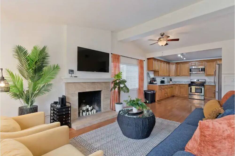 Photo of Livingroom in Serra Mesa