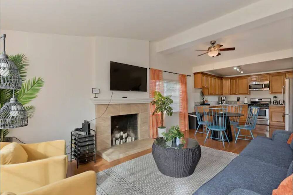 Photo of Livingroom in Serra Mesa