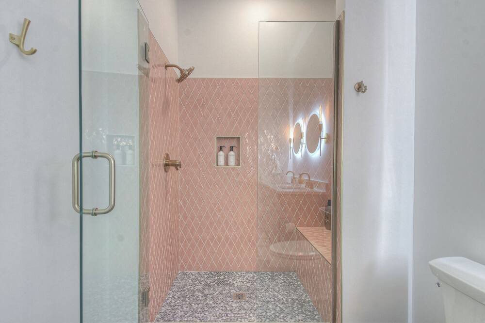 Photo of Bathroom in Maxwell