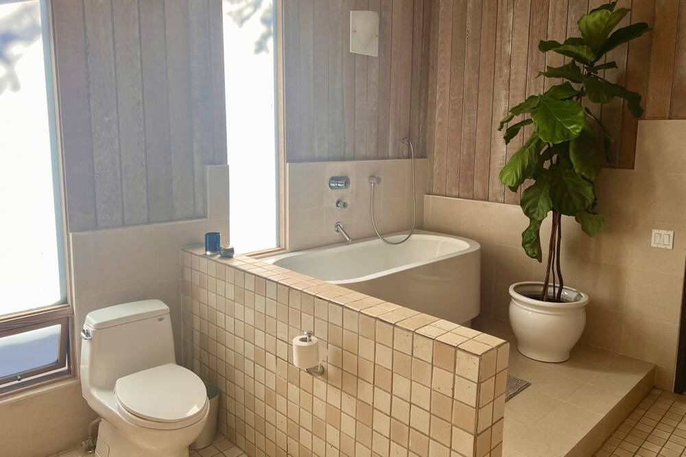 Photo of Bathroom in Mission Hills