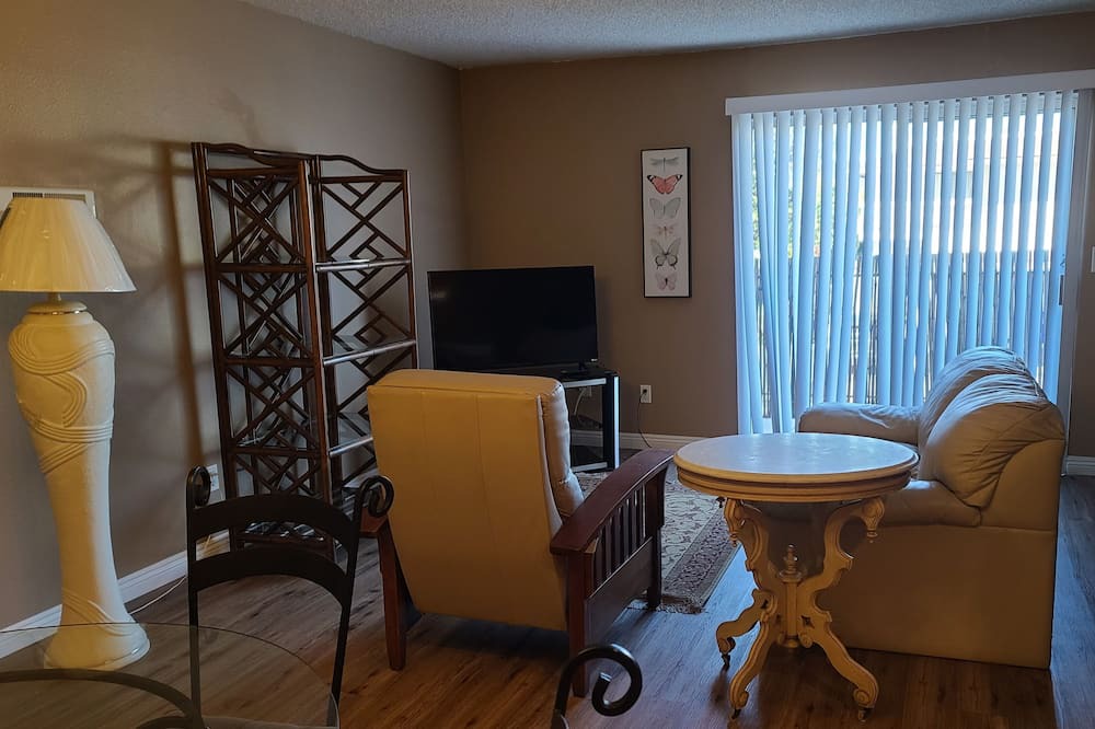 Photo of Livingroom in University City