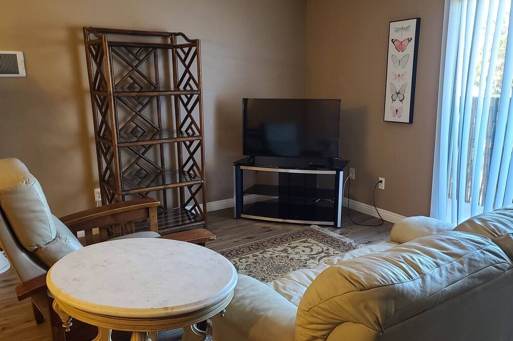 Photo of Livingroom in University City