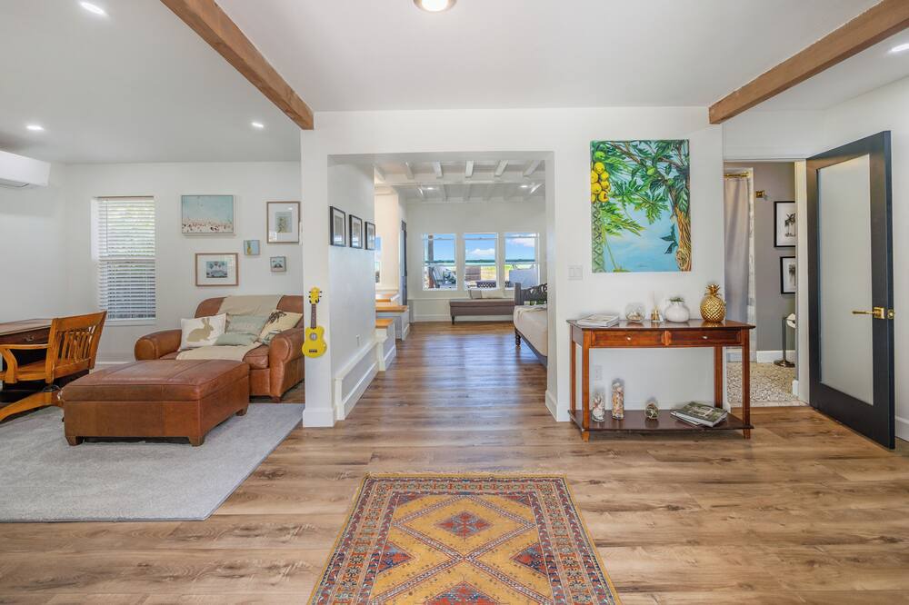 Photo of Livingroom in Ewa