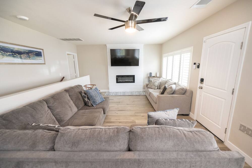 Photo of Livingroom in Golden Hill