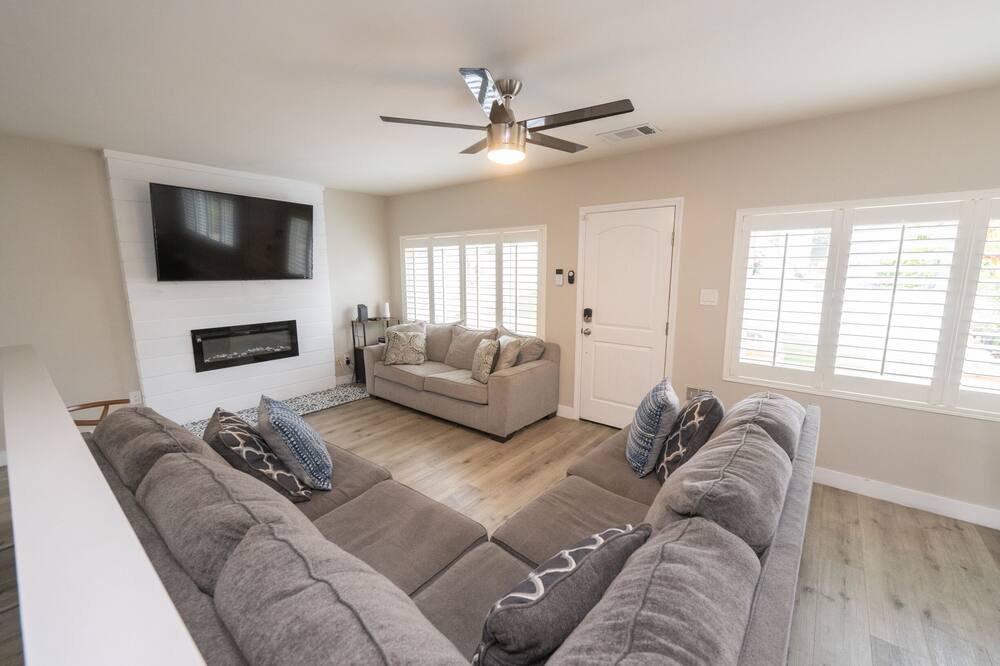 Photo of Livingroom in Golden Hill
