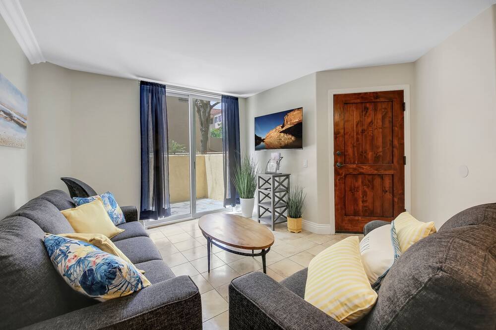 Photo of Livingroom in University City