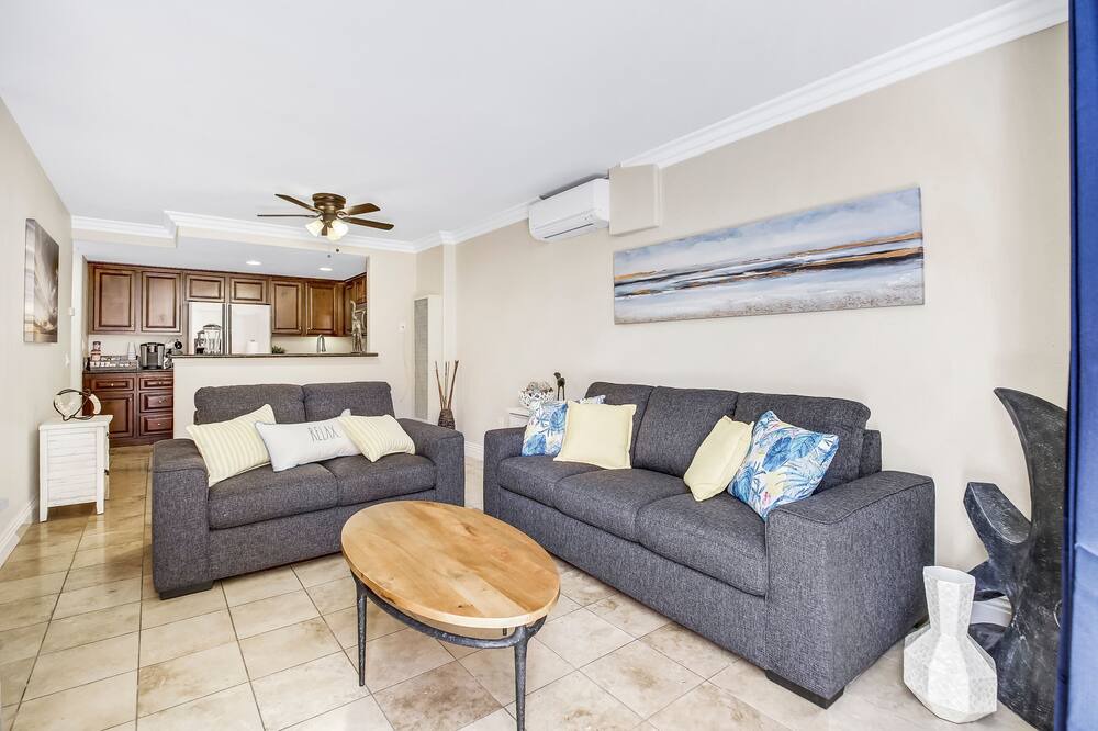 Photo of Livingroom in University City