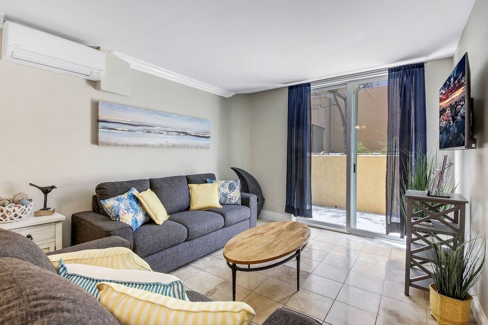 Photo of Livingroom in University City