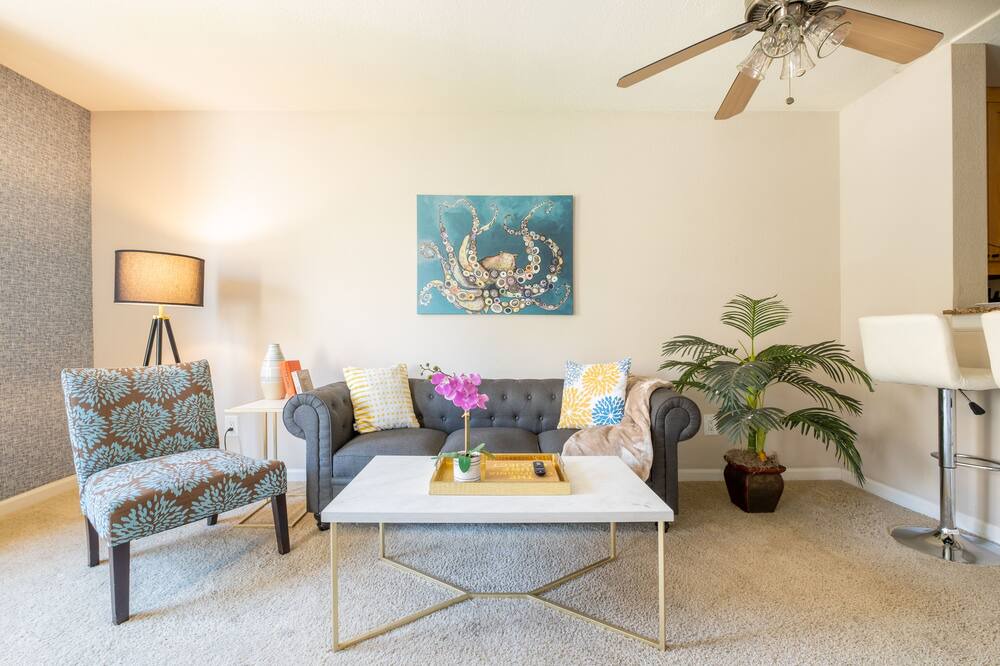 Photo of Livingroom in University City