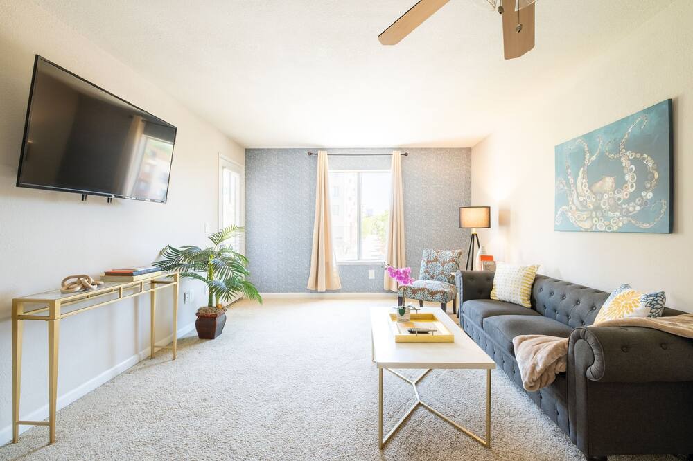 Photo of Livingroom in University City
