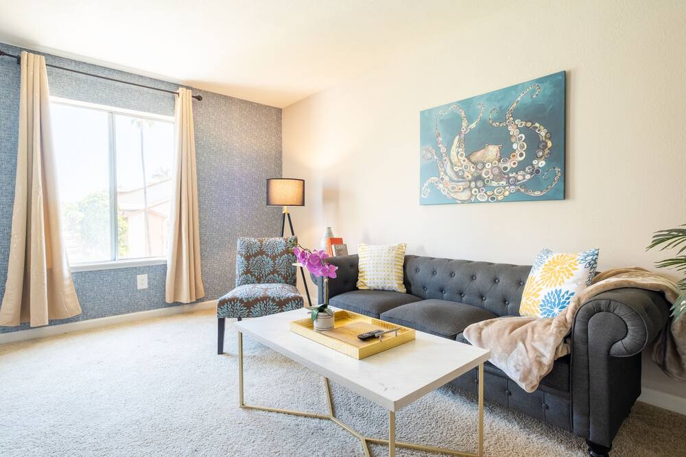 Photo of Livingroom in University City