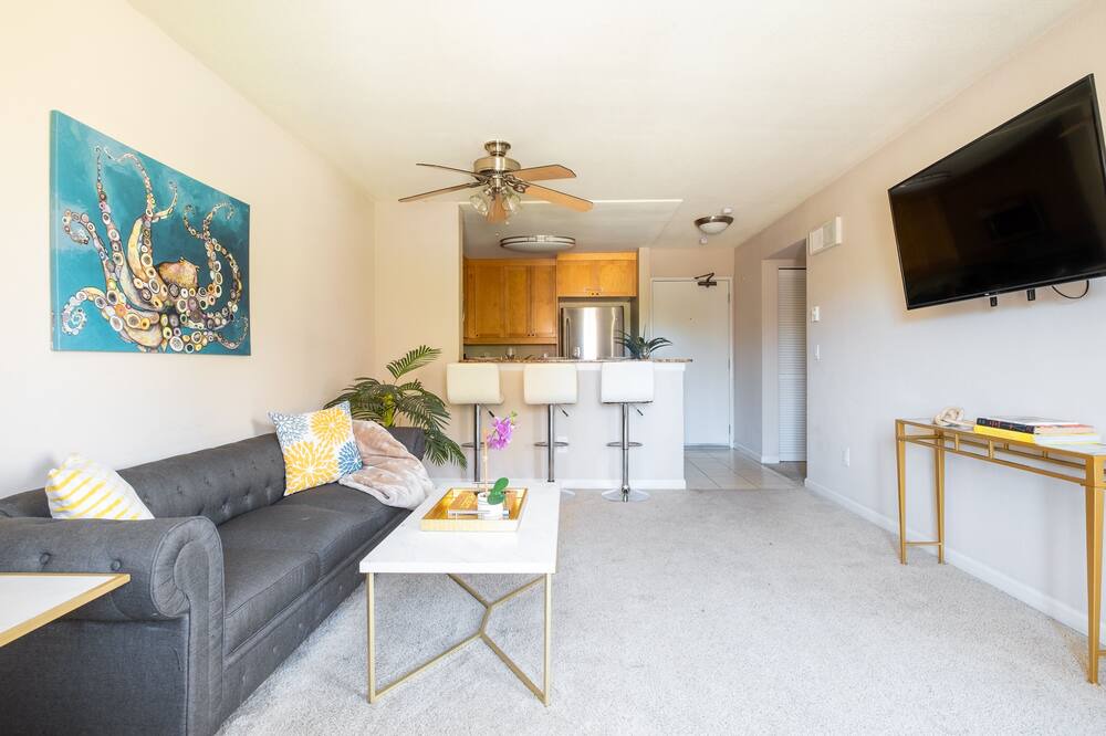 Photo of Livingroom in University City
