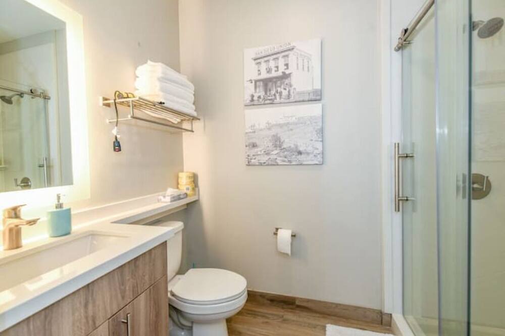 Photo of Bathroom in Mission Hills
