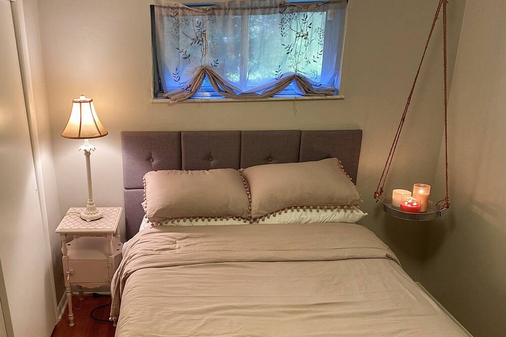Photo of Bedroom in Champion