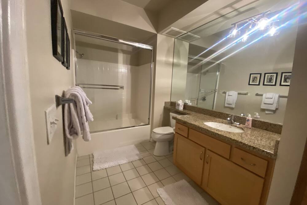 Photo of Bathroom in Pacific Terrace