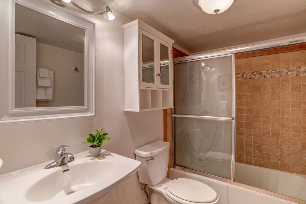 Photo of Bathroom in Maalaea