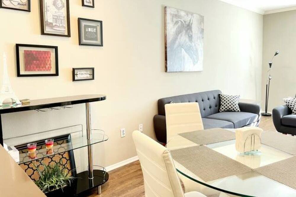 Photo of Livingroom in University City