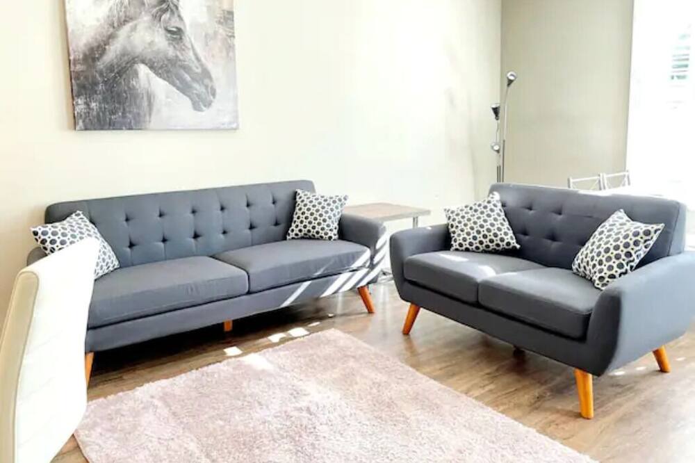Photo of Livingroom in University City